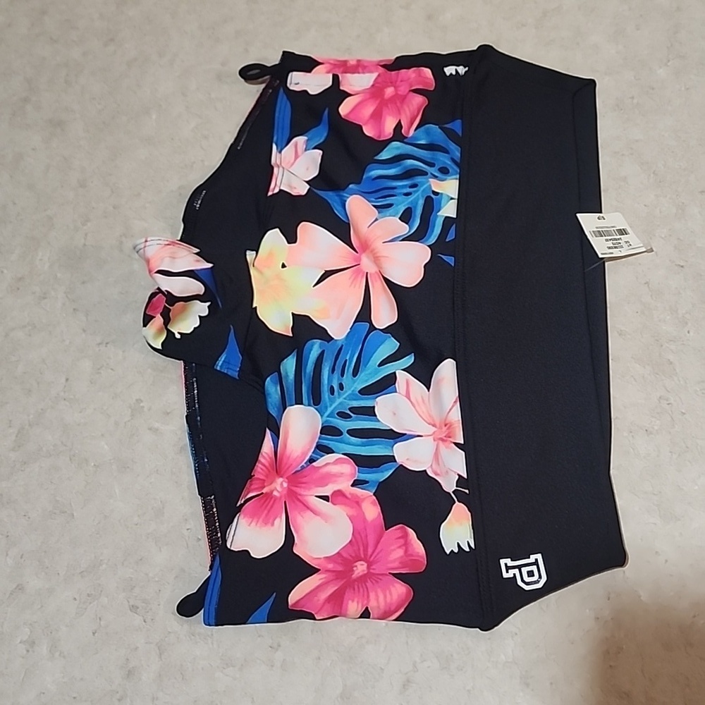 PINK Victoria’s Secret Gym to Swim Floral Shorts NWT Size Small